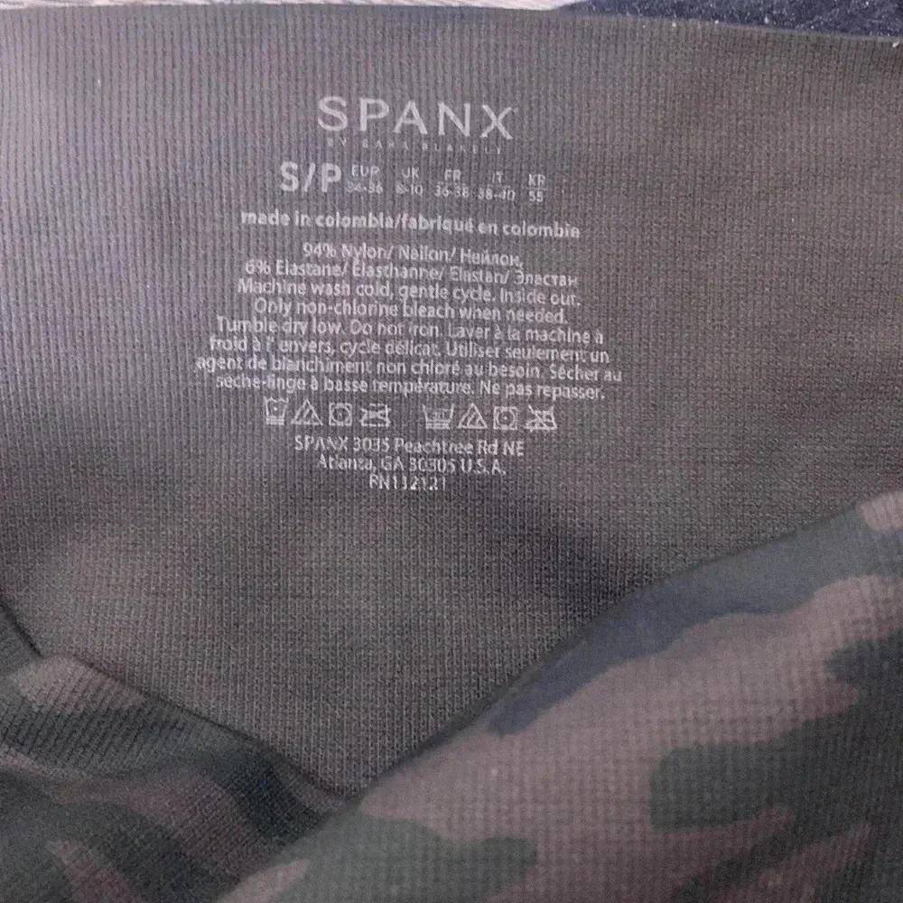 SPANX Look At Me Now Leggings in Black Camo Size Small